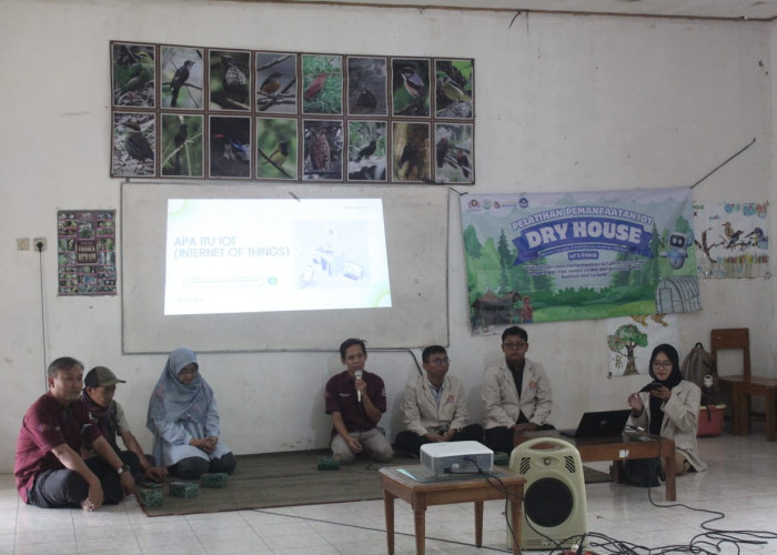 Dosen Amikom Ciptakan Kemandirian Ekonomi di MTs Pakis