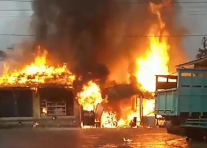 Kebakaran di Desa Krangean Purbalingga, Tiga Kios dan Dua Rumah Terbakar