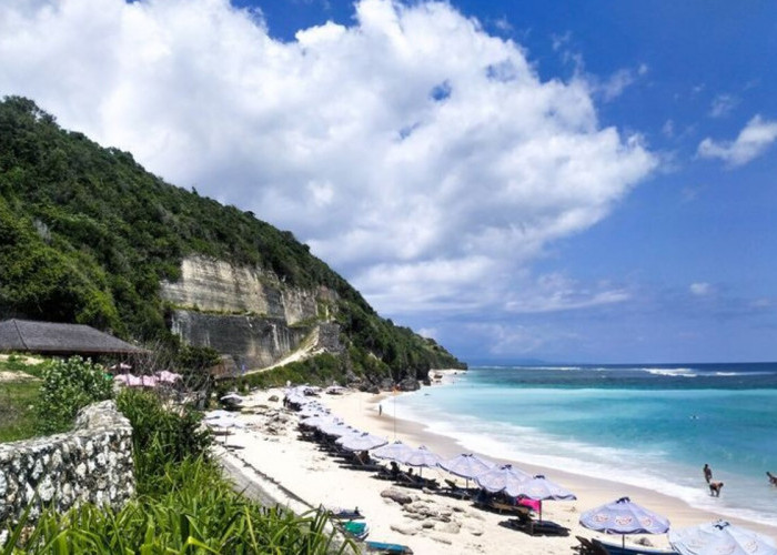 Wisata Pantai Dreamland Rasakan Suasana Hidden Gem di Bali