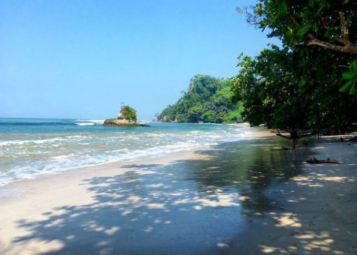 7 Pantai Cilacap dengan Pemandangan Indah yang Harus Didatangi