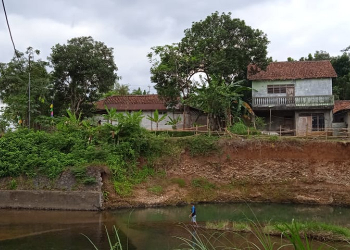 Dua Rumah Terancam Erosi Sungai di Sumpiuh, Jalan Umum Sudah tak Bisa Dilewati 