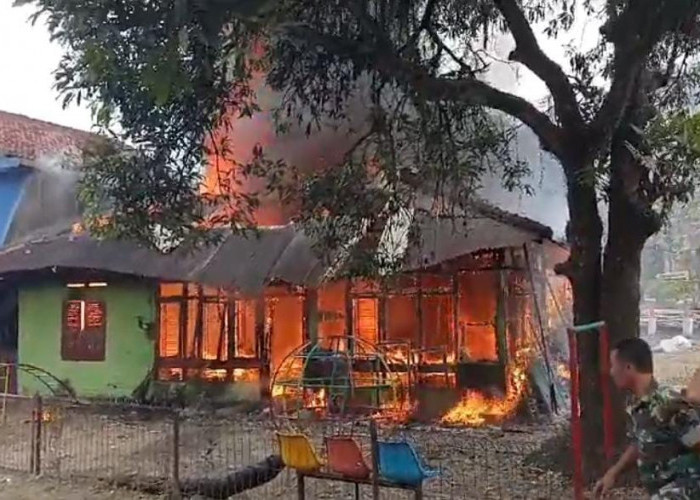 Ditinggal Pergi, Sebuah Rumah di Notog Patikraja Ludes Terbakar 