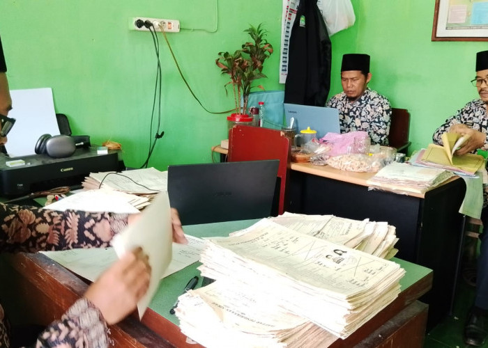 KUA Tambak Banyumas Rawat Arsip Nikah, Dokumen Sejak 1970-an Ditata agar Tetap Terjaga