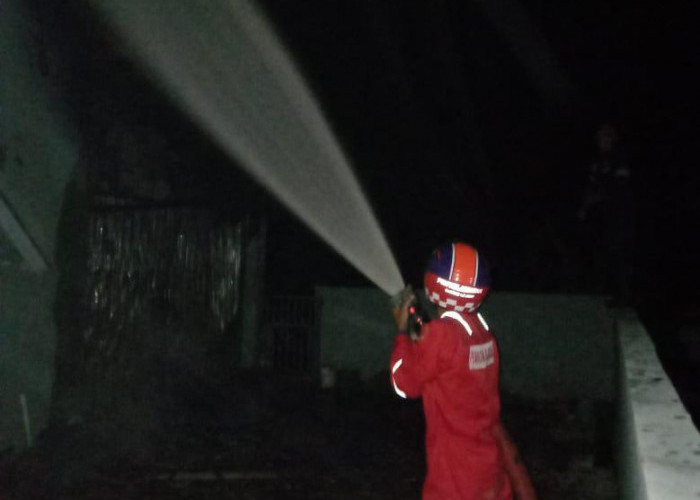 Korsleting di Garasi Picu Kebakaran, Mobil dan Rumah di Wanareja Cilacap Hangus