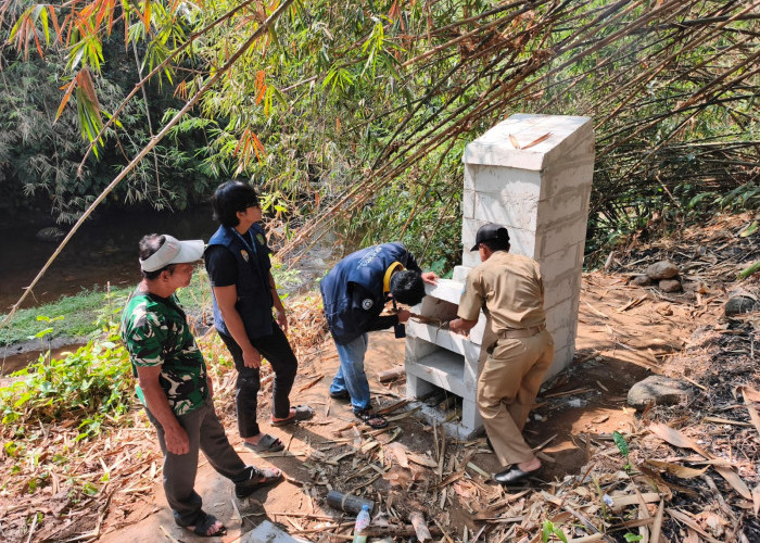 KKN 12 Desa Bojong Unperba Kembangkan Prasarana Curug Perawan Wangi dan Tanam 210 Bibit Alpukat