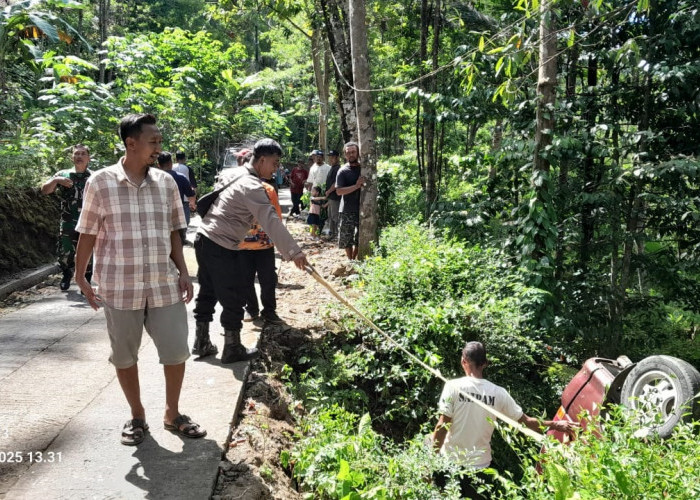 Rem Blong, Mobil Terperosok ke Jurang di Desa Penusupan Kebumen