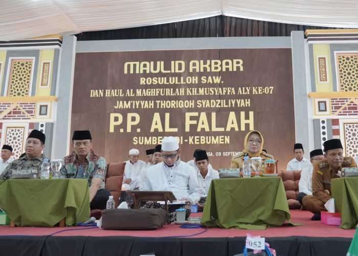 Gubernur Jateng Tekankan Peran Pesantren di Kebumen