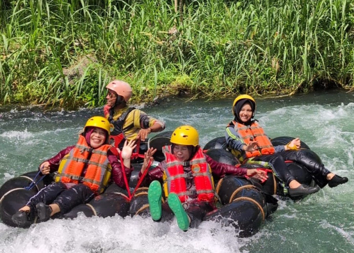 Pengurus OSIS Bertualang di Rahayu River Tubing