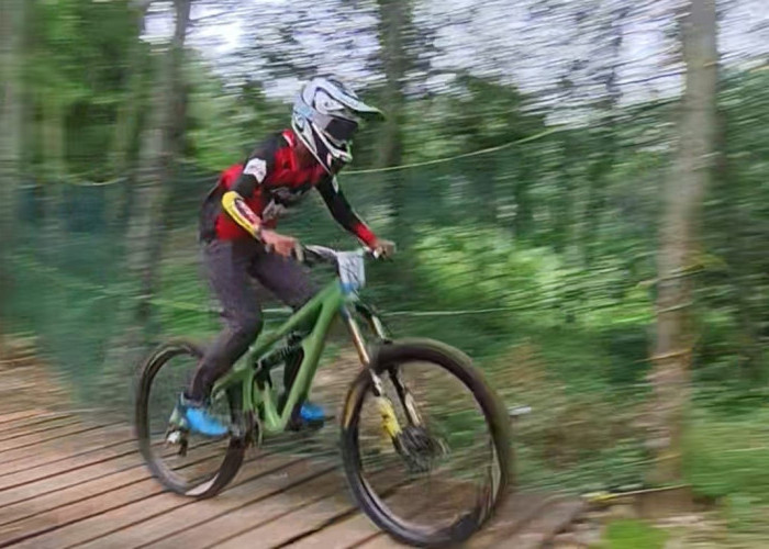 Diva Dwi Apriliantari Persembahkan Perak untuk Banjarnegara di Nomor Downhill Porprov Jateng