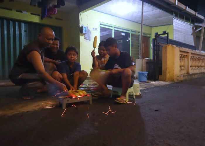 Tanpa Pesta Kembang Api, Warga Purwokerto Rayakan Malam Tahun Baru 2026 Secara Sederhana