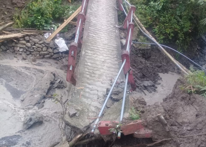 Tergerus Sungai, Jembatan Penghubung Terputus di Banjarnegara 