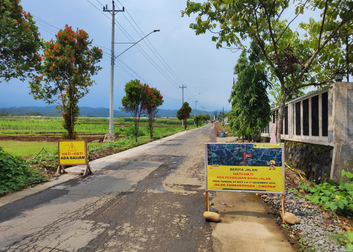 Ruas Jalan Tambaksogra-Ciberem Dibangun Bahu Jalan 