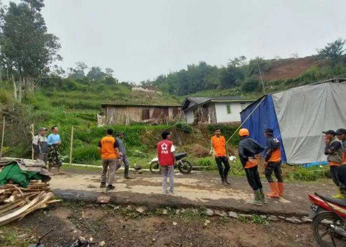 Longsor Terjang Dua Rumah di Pejawaran Banjarnegara, Warga Mengungsi