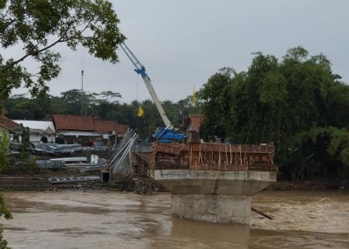 Terkendala Cuaca, Pembangunan Jembatan Wika Terhenti