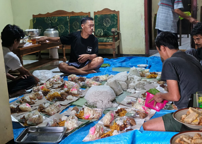 Warisan Diiringi Tumpeng, Tradisi Syukur Tetap Hidup di Watuagung Banyumas