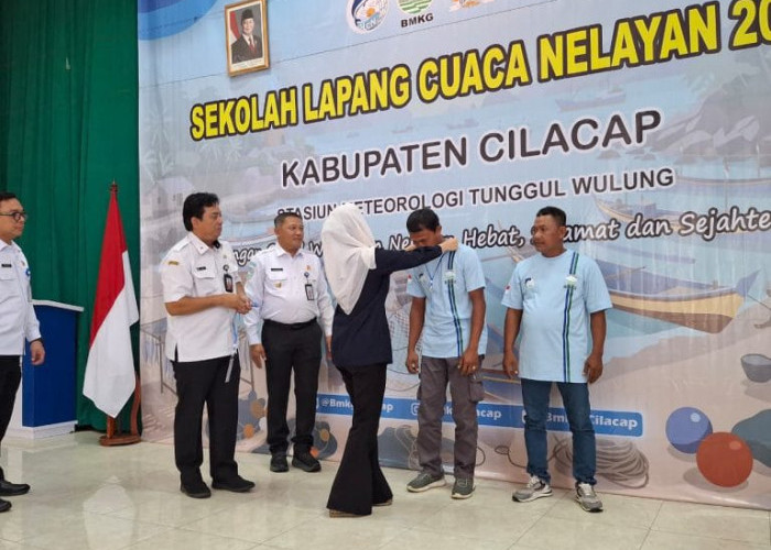 Nelayan Cilacap Ikuti Sekolah Lapang Cuaca BMKG, Agar Melaut Lebih Aman dan Efisien