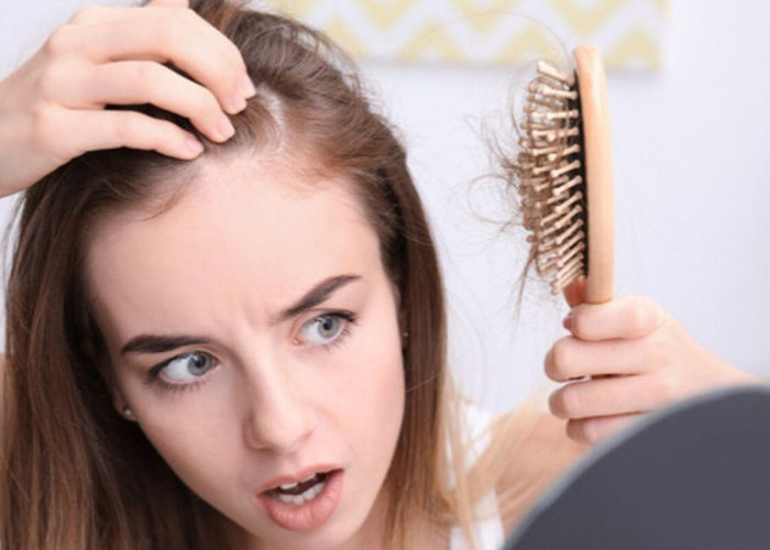 4 Cara Merawat Rambut Rontok Secara Berlebihan