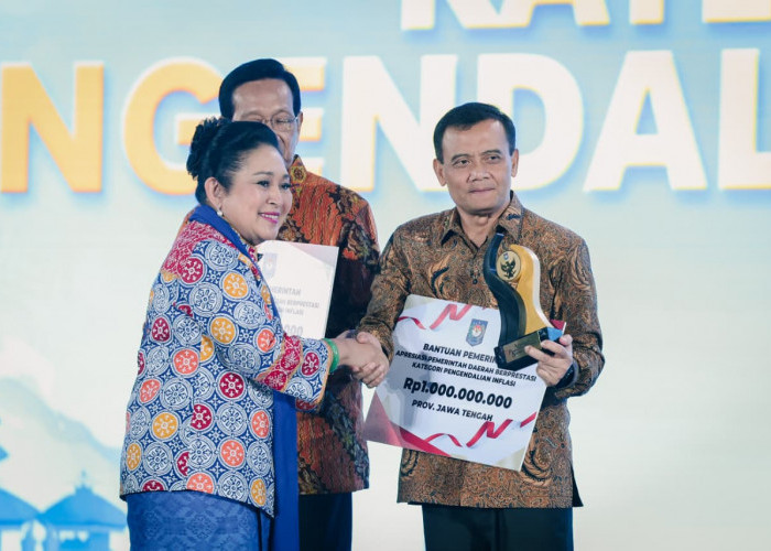 Ahmad Luthfi Antarkan Jawa Tengah Raih Penghargaan Pengendalian Inflasi dari Kemendagri