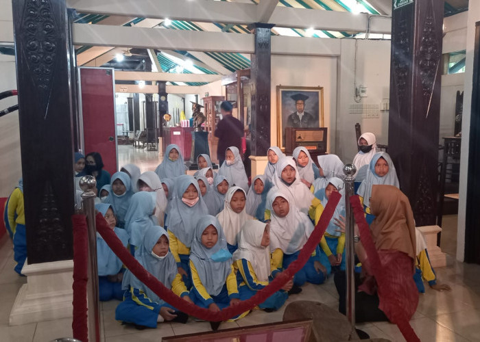 Museum Prof Dr R Soegarda Poerbakawatja Kembali Ramai Dikunjungi