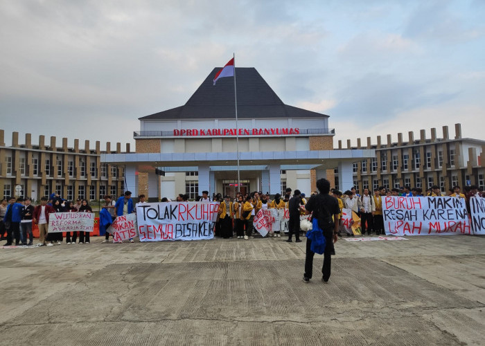 Desak DPRD Suarakan Aspirasi, Mahasiswa Gelar Mimbar Bebas