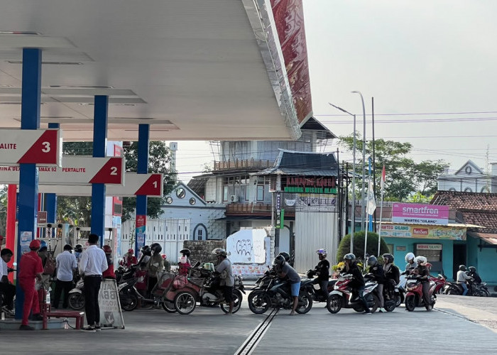 Harga Pertamax Melonjak, Warga Kebumen Serbu Pertalite