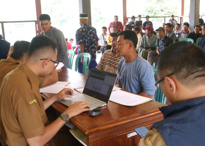 218 KK Korban Longsor Situkung Terima Bantuan Tunai Tahap Keempat