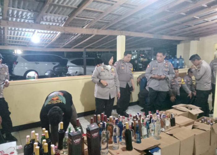 Ratusan Botol Miras Disita Polisi di Baturraden