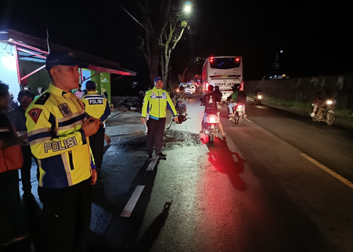 Gagal Nyalip Truk Tronton, Pembonceng Tewas, Kecelakaan di Jalan Raya Ajibarang