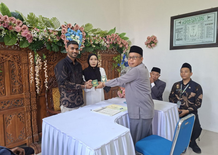 WNA India Mualaf, KUA Pengadegan Purbalingga Fasilitasi Pernikahan Tiga Bahasa