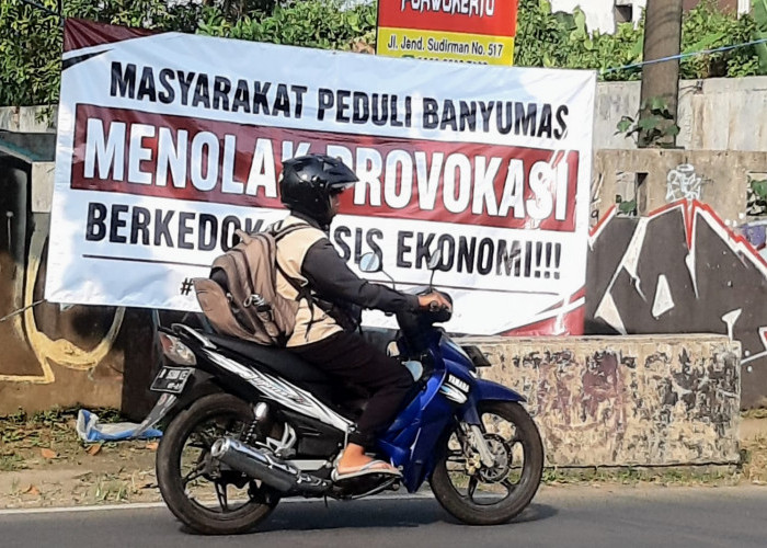 Spanduk Misterius Muncul di Simpang Harso-Parno Purwokerto, Pesan Tolak Provokasi  Picu Tanda Tanya