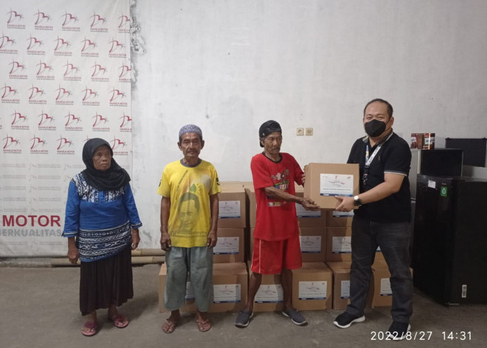 Semarak HUT RI ke-77, FIFGROUP Tebar 17.845 Paket Sembako Nusantara 2022
