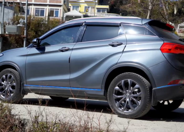 Mobil Listrik Seres 3: Irit, Canggih, Tempuh 400 Km Sekali Cas?