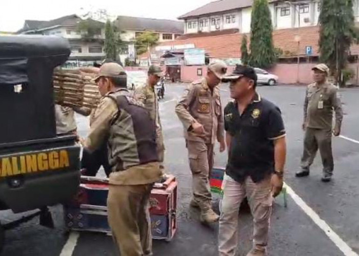 Ngeyel Berjualan di Zona Larangan, Tim Gabungan Tertibkan PKL Alun-alun