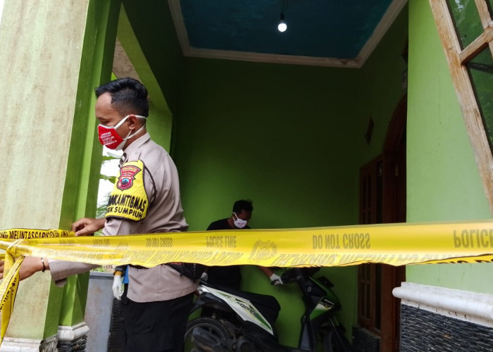 Warung Tetap Buka di Balik Tirai, Cara Pedagang Jaga Hormat di Siang Hari Saat Ramadan