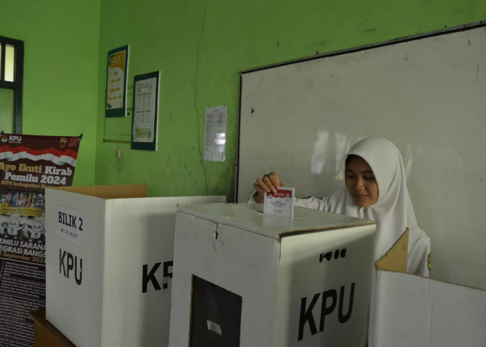 Antisipasi Golput, KPU Banyumas Sosialisasi Pemilih Pemula di 27 Sekolah 27 Kecamatan