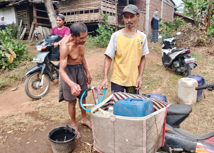Warga Berburu Air hingga Desa Tetangga di Banyumas, Kemarau Paksa Ibu-ibu Cuci di Irigasi