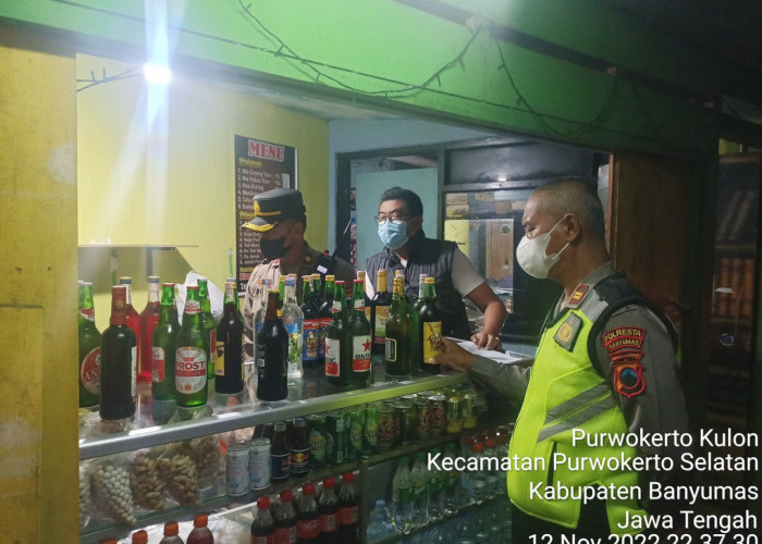 Polisi Razia Miras di Purwokerto, Sita 105 Botol Miras dan 50 Liter Tuak 
