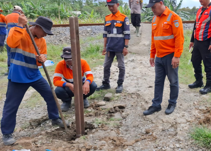 KAI Daop 5 Purwokerto Tutup Perlintasan Liar Cegah Kecelakaan Kereta