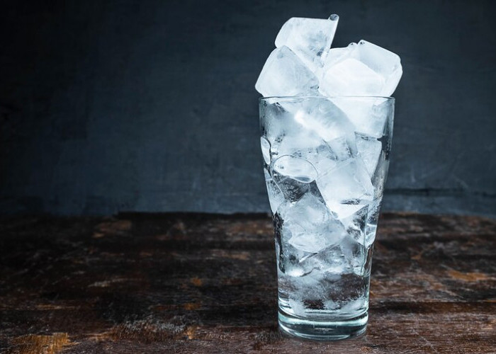 Apakah Minum Air Es Menyebabkan Kenaikan Berat Badan? Cek Faktanya di Sini!