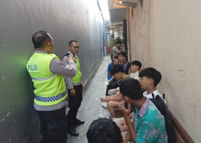 15 Pelajar Terjaring Polisi saat Nongkrong di Warung pada Jam Sekolah