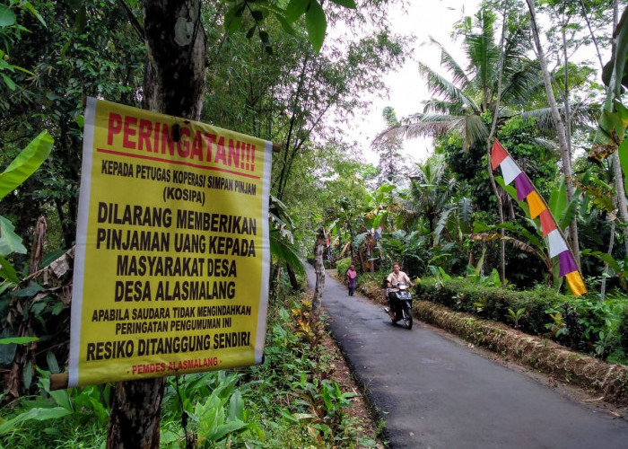 Awas! Banner Rentenir Dilarang Masuk Desa Alasmalang Dipasang, Ditujukan ke Petugas Koperasi Simpan Pinjam