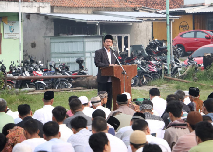 Menjadi Khotib Idul Fitri, Rektor UMP Ajak Menjadi Insan Beriman Menggembirakan