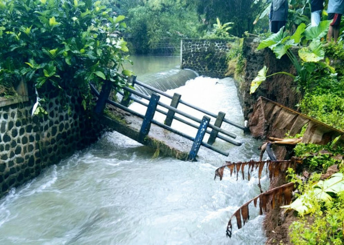 Bangunan Pelengkap Bendung di Karanggedang Ambruk, Akses Ditutup