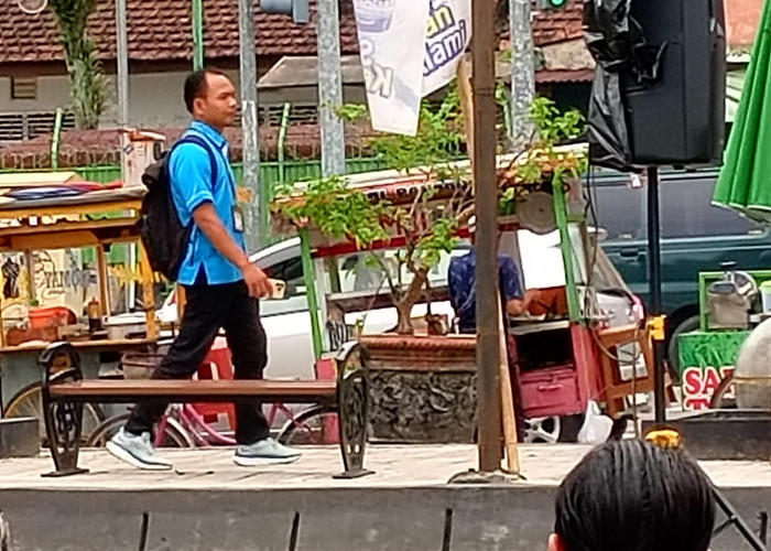 Keberadaan PKL Liar di Sekitar Taman Usman Janatin Bikin Kumuh dan Rawan