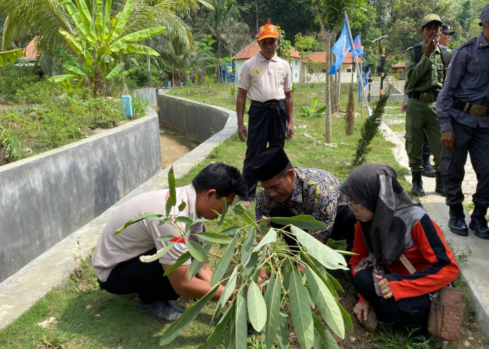 Tumbuhkan Sikap Mandiri dan Peduli, Ratusan Pelajar SMAN 5 Purwokerto Ikuti Kemah Bakti