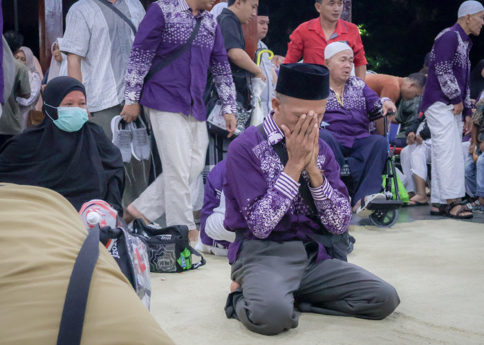 Tangis Haru Keluarga Sambut Kedatangan Jemaah Haji Banjarnegara 