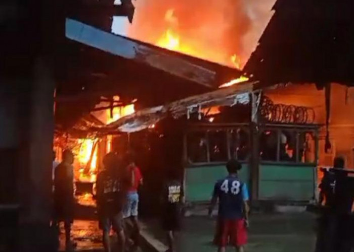 Pasar Tradisional Gandrungmangu Terbakar, Penyebab Diduga Korsleting Listrik