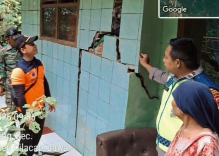 Hujan Deras Picu Tanah Gerak di Dayeuhluhur Cilacap, Tembok Rumah Warga Retak dan Lantai Ambles  