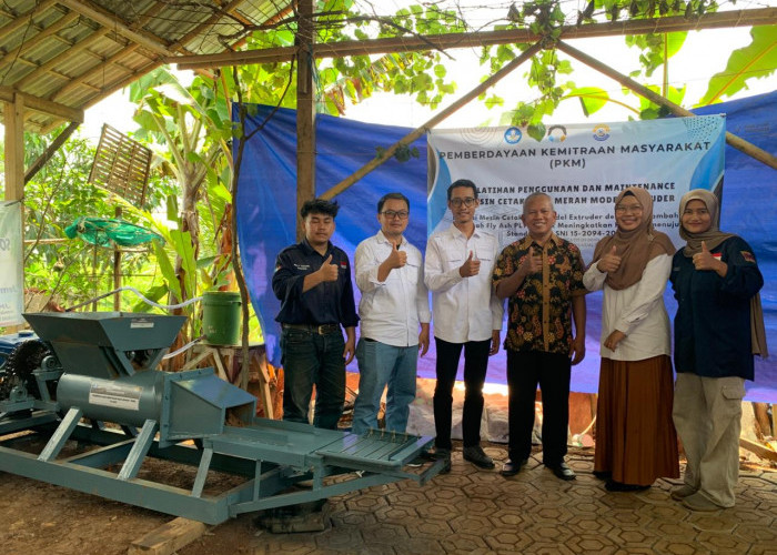 Dosen Politeknik Negeri  Cilacap Serahkan Mesin Cetak Bata Inovatif Limbah FABA PLTU