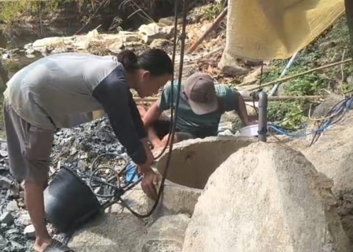 Bertahan dari Kekeringan, Warga Gotong Royong Cari Sumber  Air